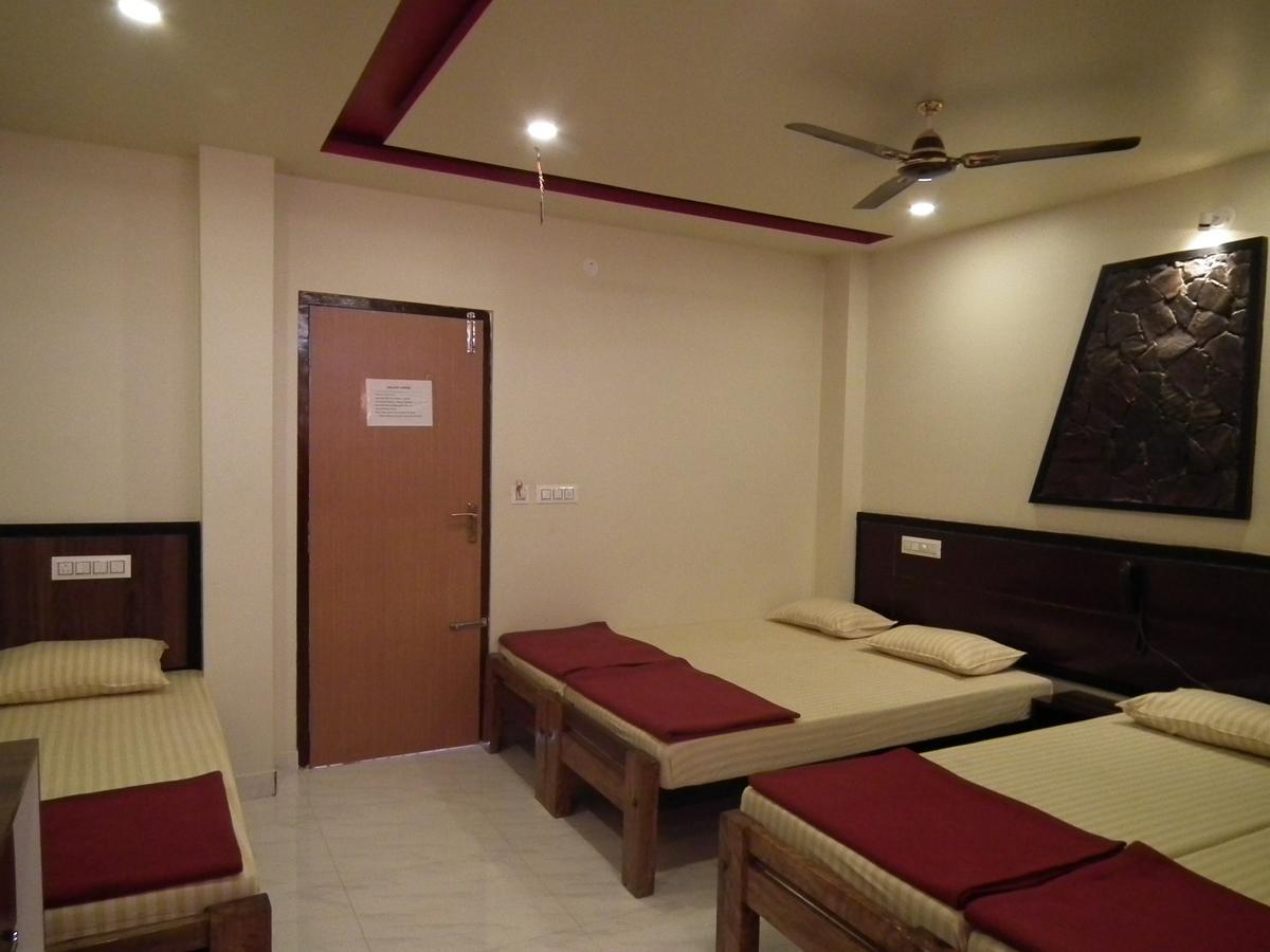 Galaxy Lodge Chikmagalūr Buitenkant foto